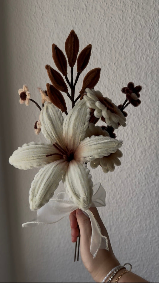 Handgefertigter herbstlicher Blumenstrauß